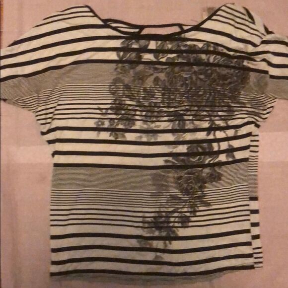🦋Daytrip short sleeve embellished open back top - Picture 3 of 3